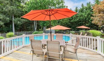 44 Devonshire Ct, Middletown, NJ 07748