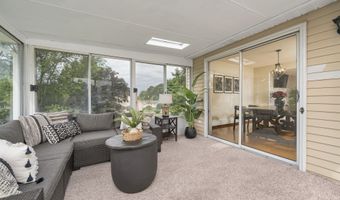 15 Diane Dr, Cromwell, CT 06416