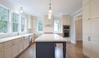 2 Amore Ln, East Greenwich, RI 02818