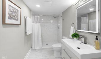 1166 S Highland Ave, Arlington Heights, IL 60005