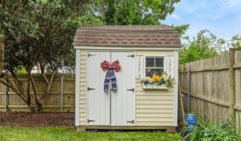 61 Harlem St, East Providence, RI 02916