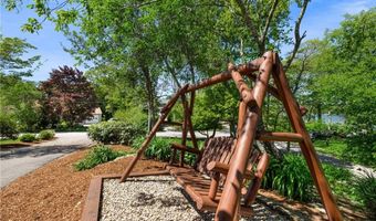 11 Cove Rd, Narragansett, RI 02882