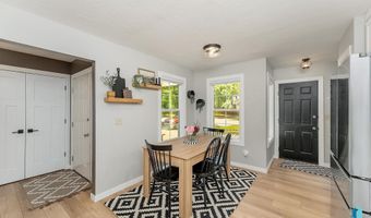 208 W Chapelwood Dr, Brandon, SD 57005
