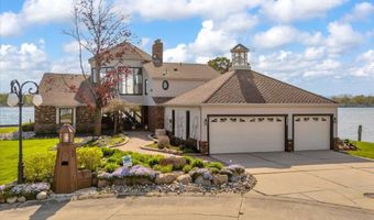 523 Lathrop Ave, Algonac, MI 48001