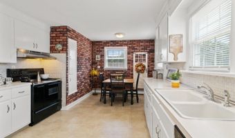 71 Reservoir Ave, Andover, NJ 07801