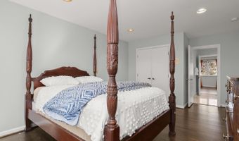 1 LAKE POTOMAC Ct, Potomac, MD 20854