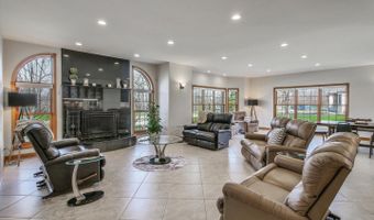 500 E Sherwood Dr, Addison, IL 60101