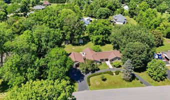 6926 Woodridge Dr, Avon, IN 46123