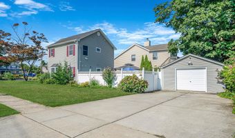 29 North Plz, Amity Harbor, NY 11701