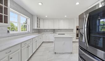 6219 CRESTWOOD Dr, Alexandria, VA 22312