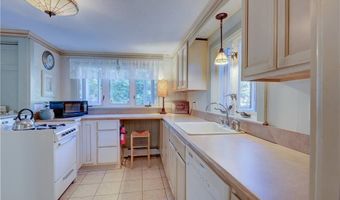 47 Wake Robin Trl, Narragansett, RI 02874