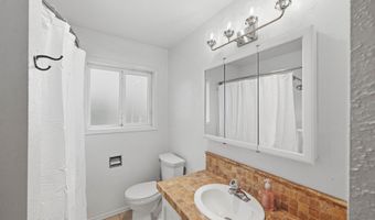 835 12TH St, Bandon, OR 97411