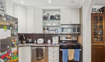 1217 S Old Wilke Rd 101, Arlington Heights, IL 60005