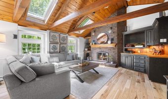 37 Birchwood Cir, Bedford, NH 03110