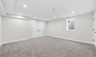 926 E Crest Ave, Addison, IL 60101