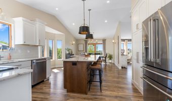 8409 Sunset Cir, Brandon, SD 57005