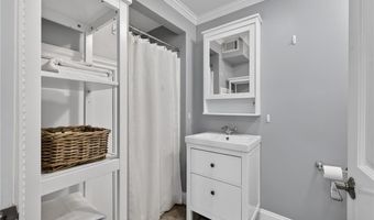 1040 Lindridge Dr NE, Atlanta, GA 30324