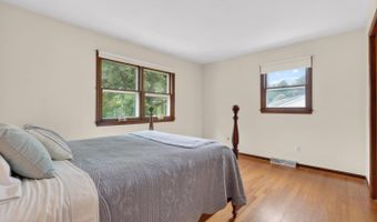 114 W SAVANNAH Dr, Bear, DE 19701