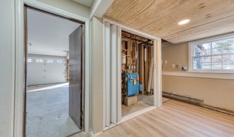 825 Old Hartford Rd, Colchester, CT 06415