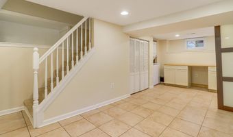 6106 BANGOR Dr, Alexandria, VA 22303