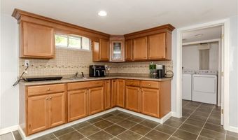 7 Oakcrest Dr, North Providence, RI 02904