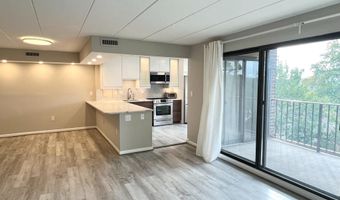 118 ROBERTS Ln 300, Alexandria, VA 22314