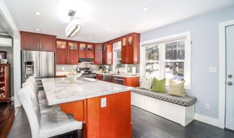 8 Marilyn Rd, Brookfield, CT 06804