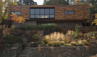 5 Scenic Dr, Ashland, OR 97520