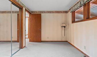 5531 LONG Ct, Appleton, WI 54914