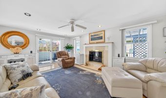 338 Shore Dr, Branford, CT 06405