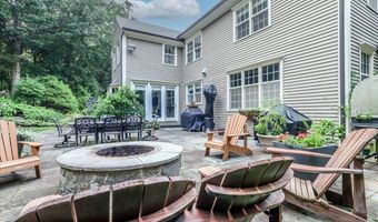 2 Raven Crest Dr, Bethel, CT 06801