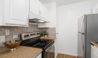 3370 Salt Lake Blvd 204, Honolulu, HI 96818