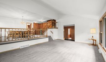 2110 E Eastman Ct, Arlington Heights, IL 60004