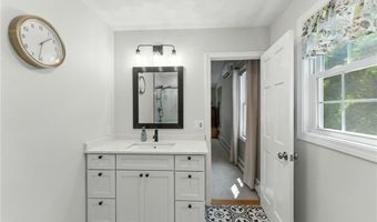 3 Sandy Ln, Bristol, RI 02809