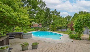 1221 Bridge Park Dr, Alton, IL 62002