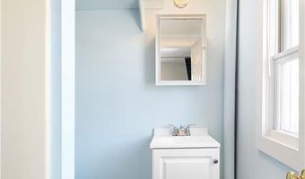 11 Woodruff St, Narragansett, RI 02882