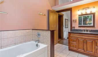 33 Wapping Dr, Bristol, RI 02809