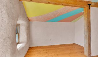 77 North Rd, Carson, NM 87517