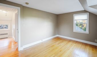 35 Lakewood Cir N, Manchester, CT 06040