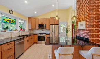 5929 AVON Dr, Bethesda, MD 20814