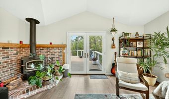 723 Reiten Dr, Ashland, OR 97520