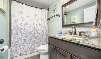 16 Raymond Pl, Cromwell, CT 06416