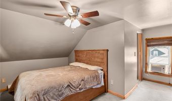 43 Pearl St, Lincoln, RI 02838