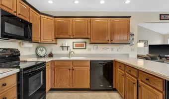 305 Arbor Glen Dr, Ballwin, MO 63021