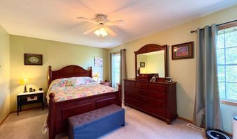 6701 Three Lakes Pkwy, Des Moines, IA 50320