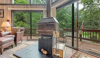 11 Carmen Gln, Albrightsville, PA 18210