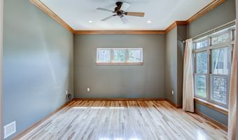 907 Sandalwood Dr, Altoona, WI 54720
