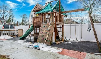 26 Smith St, Amityville, NY 11701