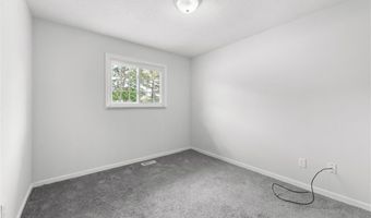 794 Robinhood Dr, Aurora, OH 44202