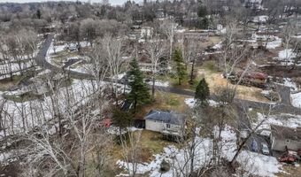 24 Prospect Dr, Brookfield, CT 06804